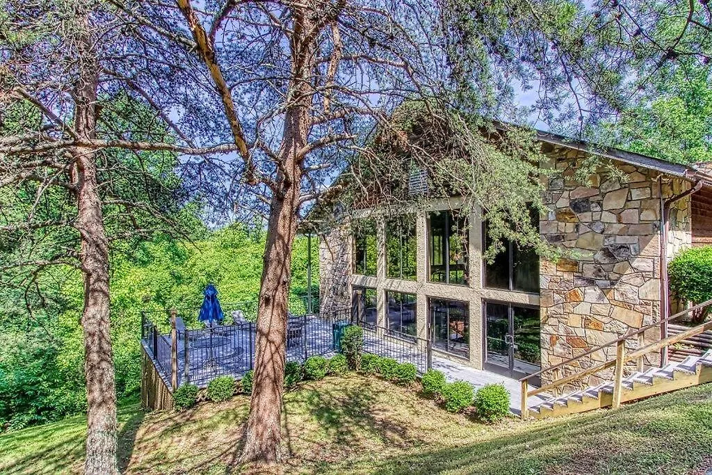 Near Dollywood Updated - Pinecrest Townhomes