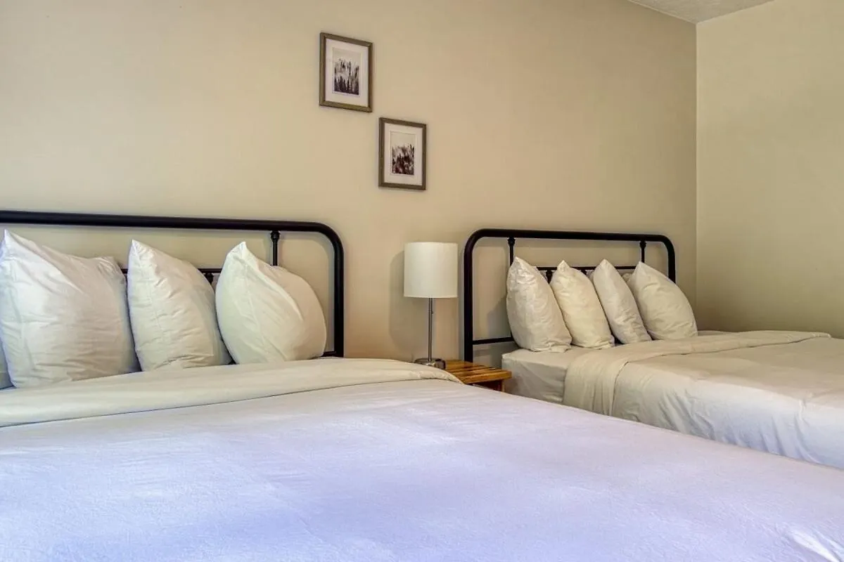 Holiday home Pinecrest Townhomes-1king2queen- Renovated *