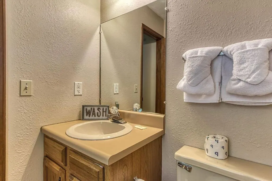 Pinecrest Townhomes-1king 2bunk Unit