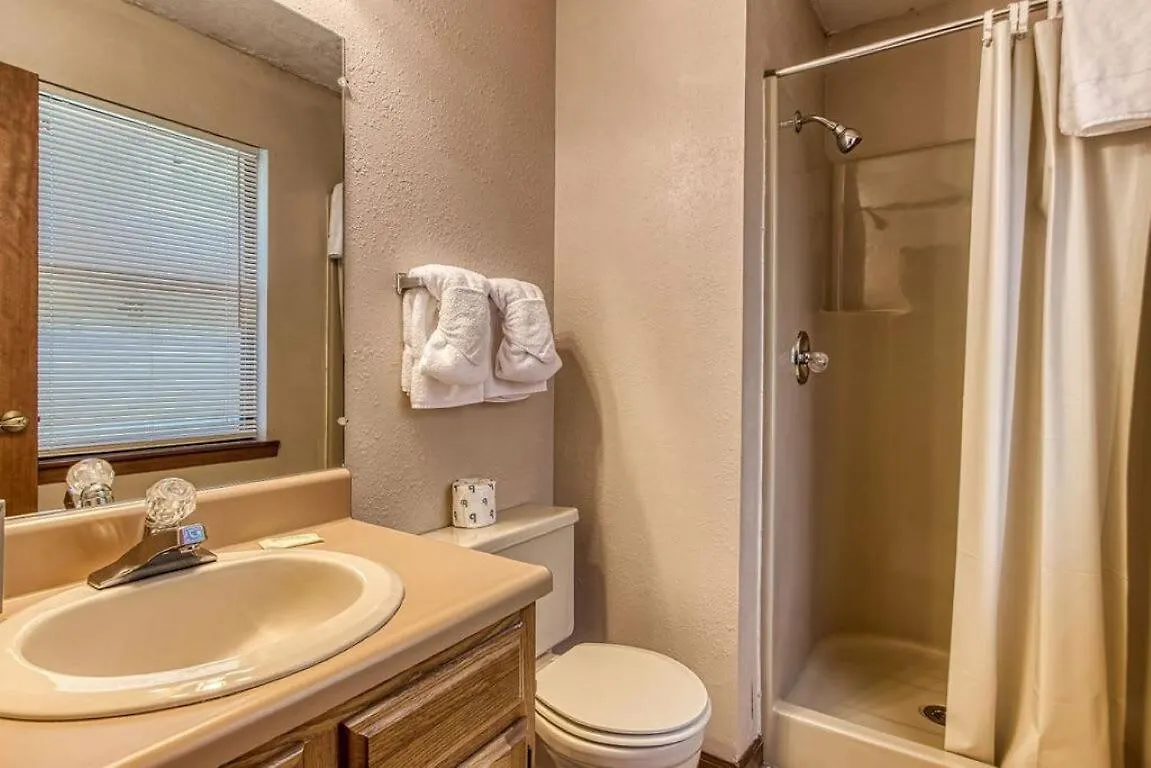 Pinecrest Townhomes-1king-2queen Unit Holiday home *