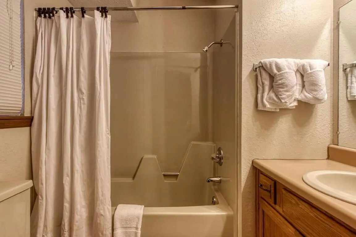 Pinecrest Townhomes-1king-2queen Unit *