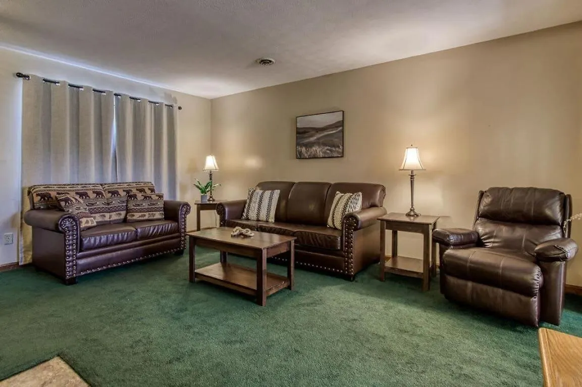 Pinecrest Townhomes-1king-2queen Unit