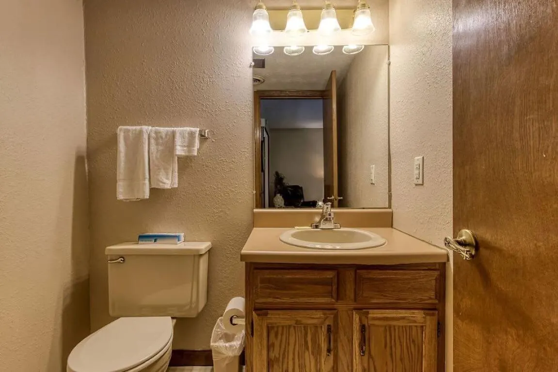 Pinecrest Townhomes-1king-2queen Unit Pigeon Forge