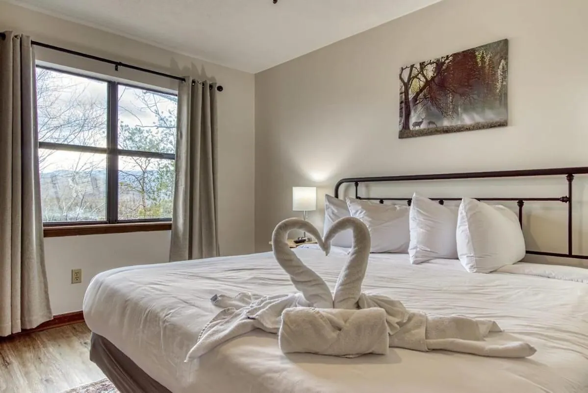 Pinecrest Townhomes-1king 2bunk Unit- Updated Holiday home
