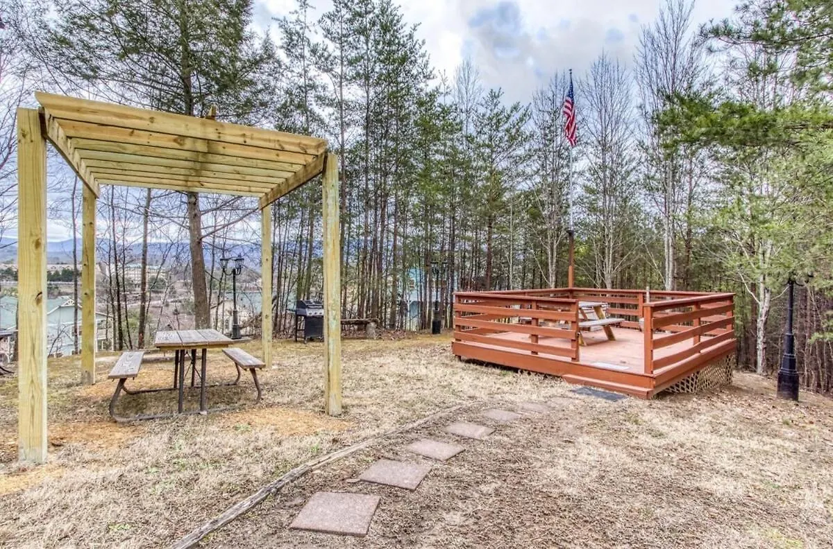 Pinecrest Townhomes-1king-2queen Unit-updated *