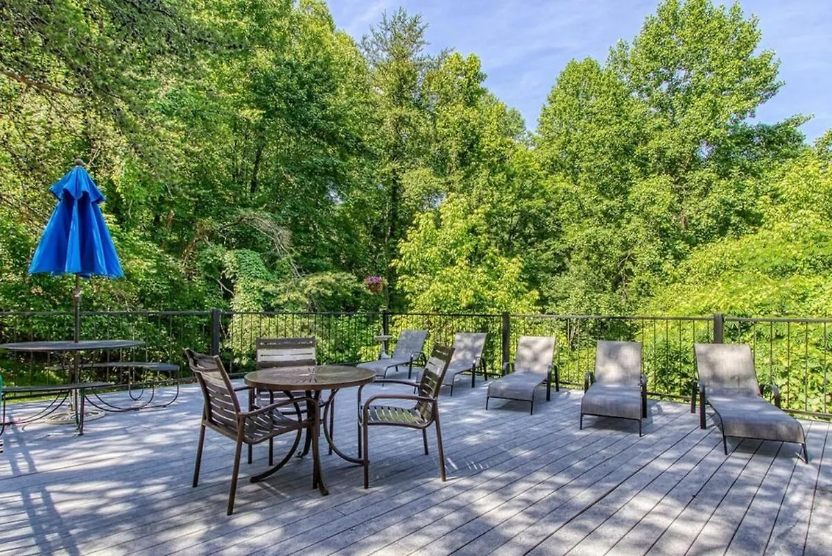 Pinecrest Townhomes-1king-2queen Unit-updated