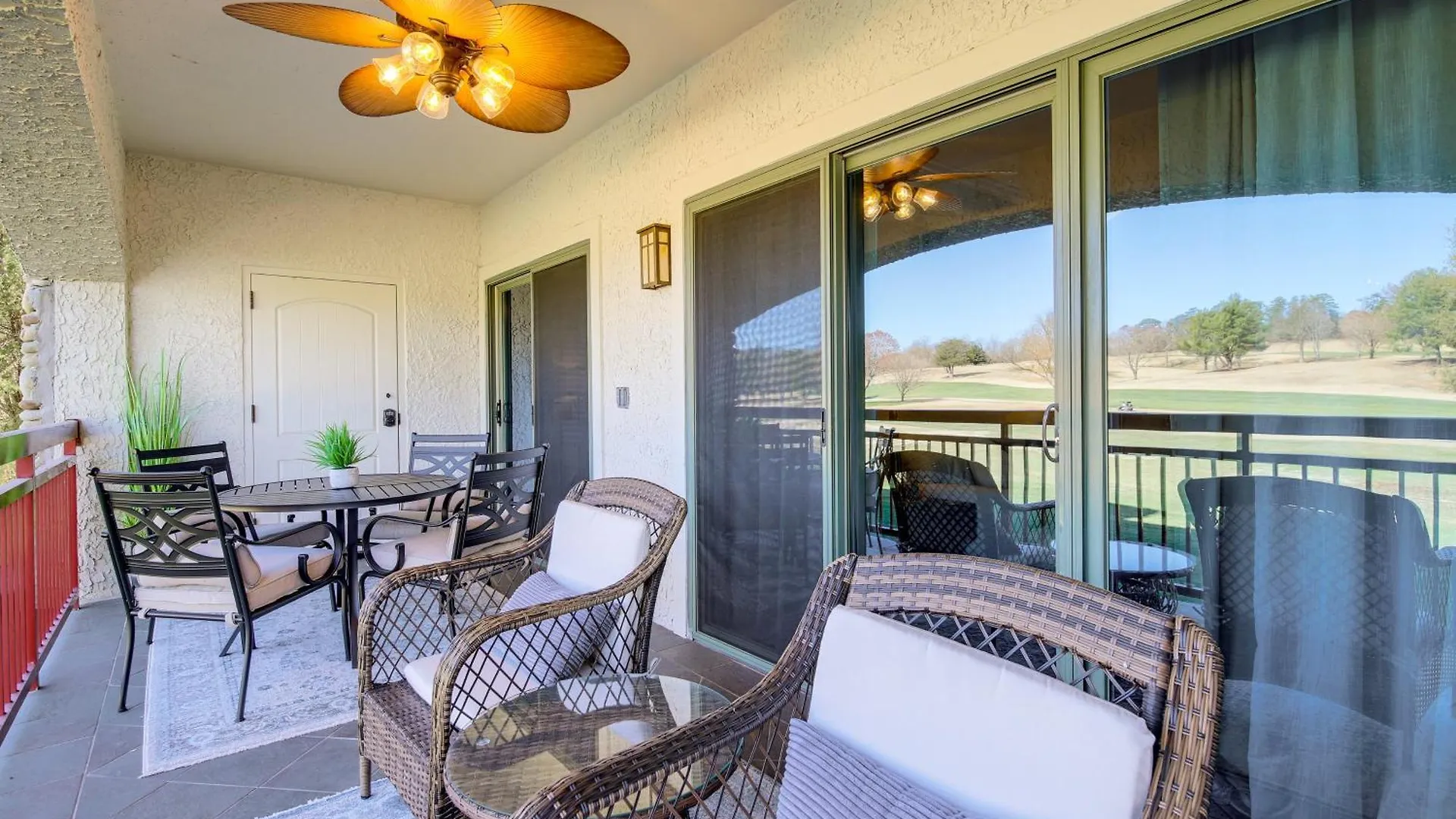 Apartment Elegant With Golf Course View!