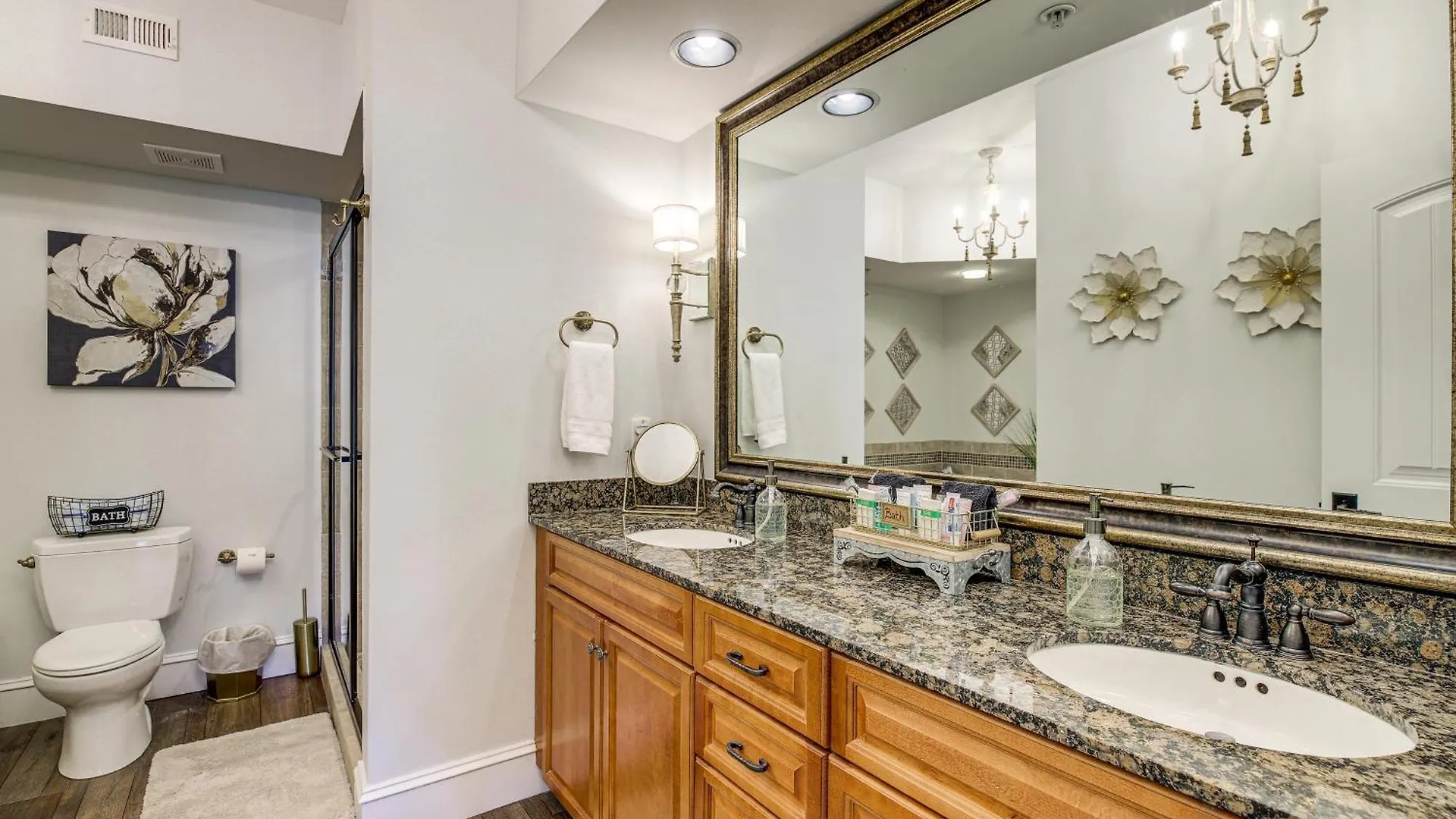 Elegant With Golf Course View! Apartment