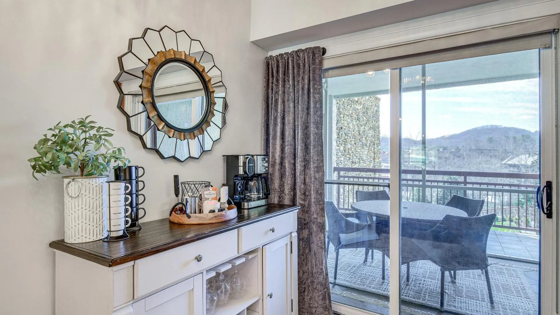 Apartment Elegant With Golf Course View! *