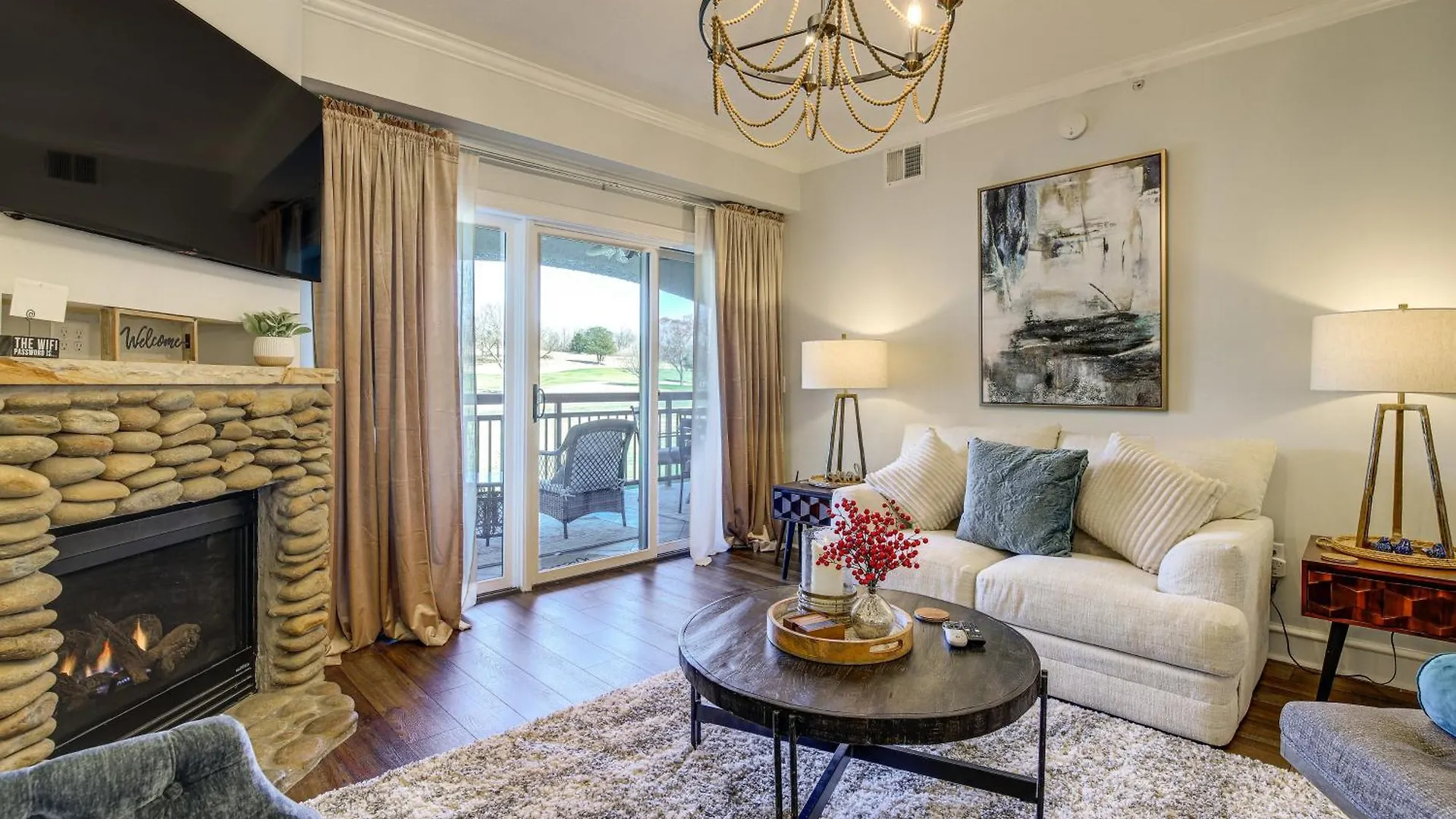Apartment Elegant With Golf Course View!