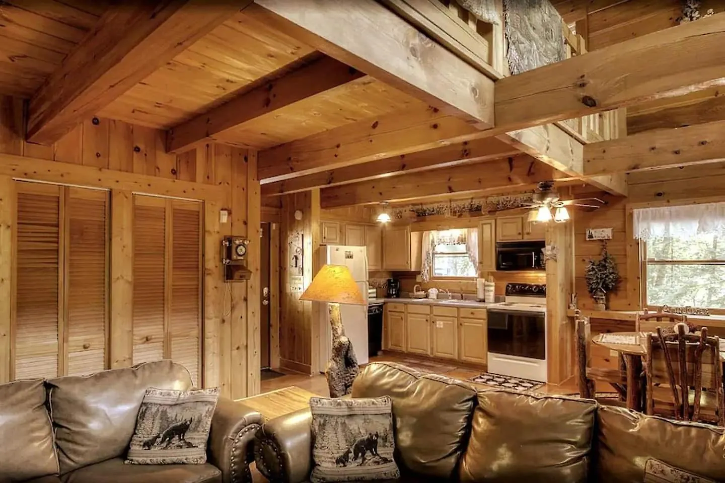 Cozy Loft Firepit, Jacuzzi Near Pigeon Forge