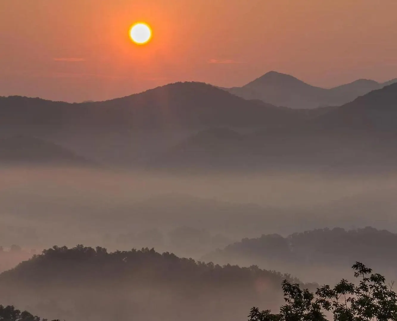 Cozy Loft Firepit, Jacuzzi Near Pigeon Forge