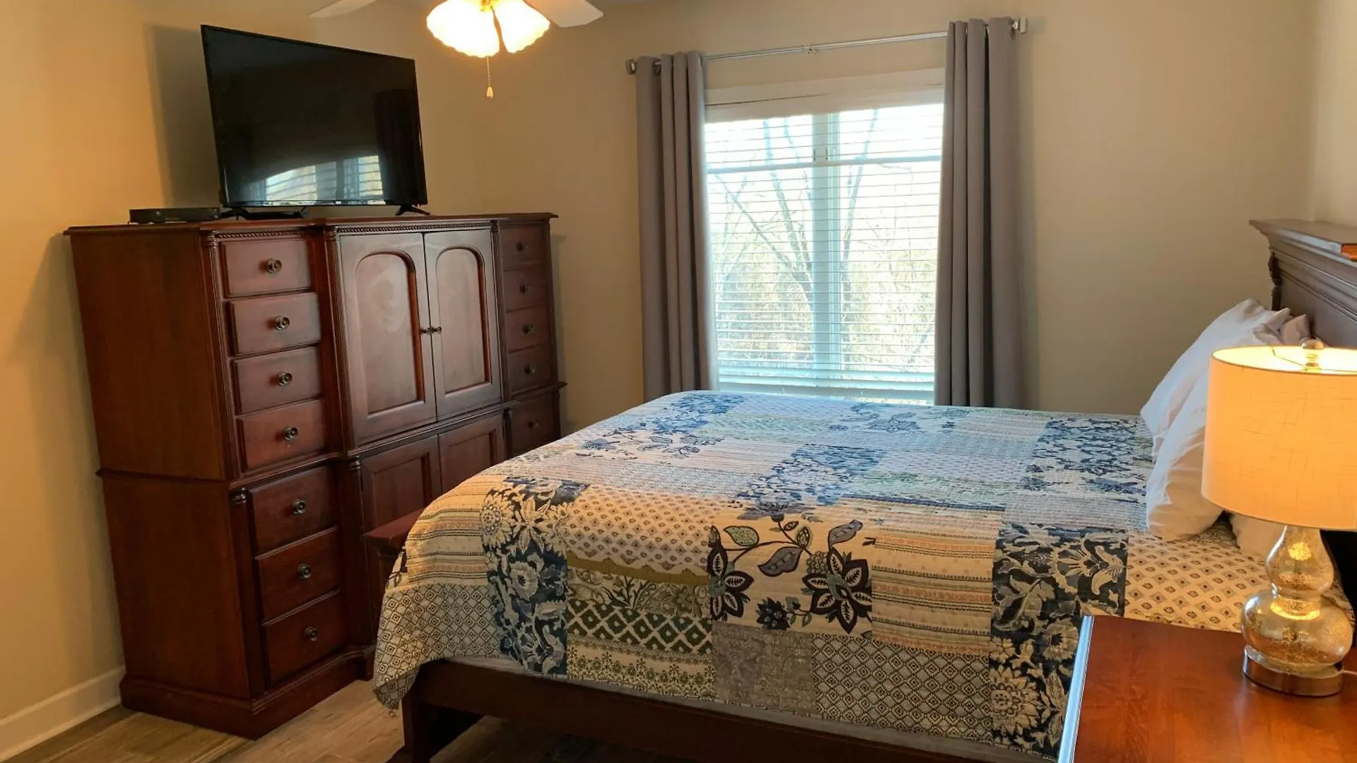 Bill's On Little Pigeon River Apartment *