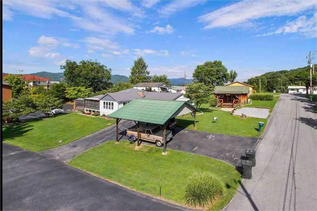 Large - Walking Distance To Parkway Holiday home