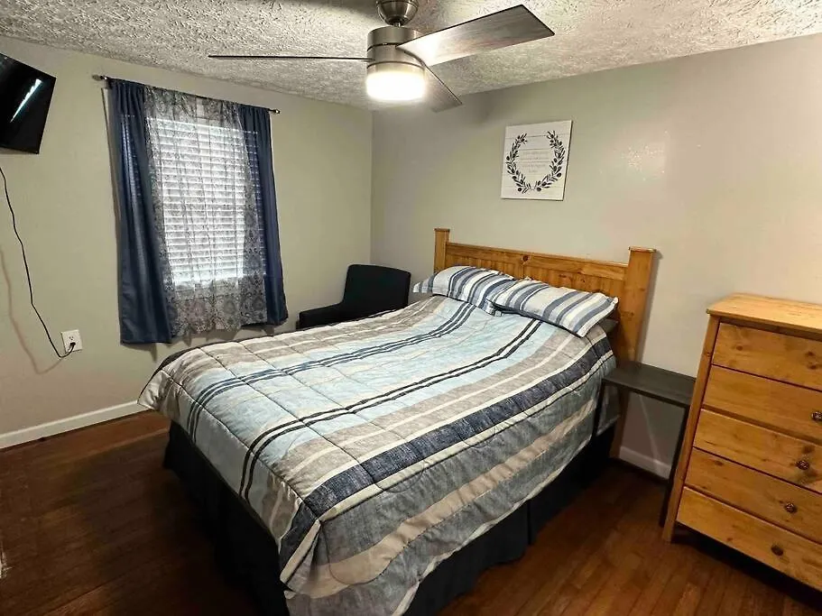 Holiday home Large - Walking Distance To Parkway *