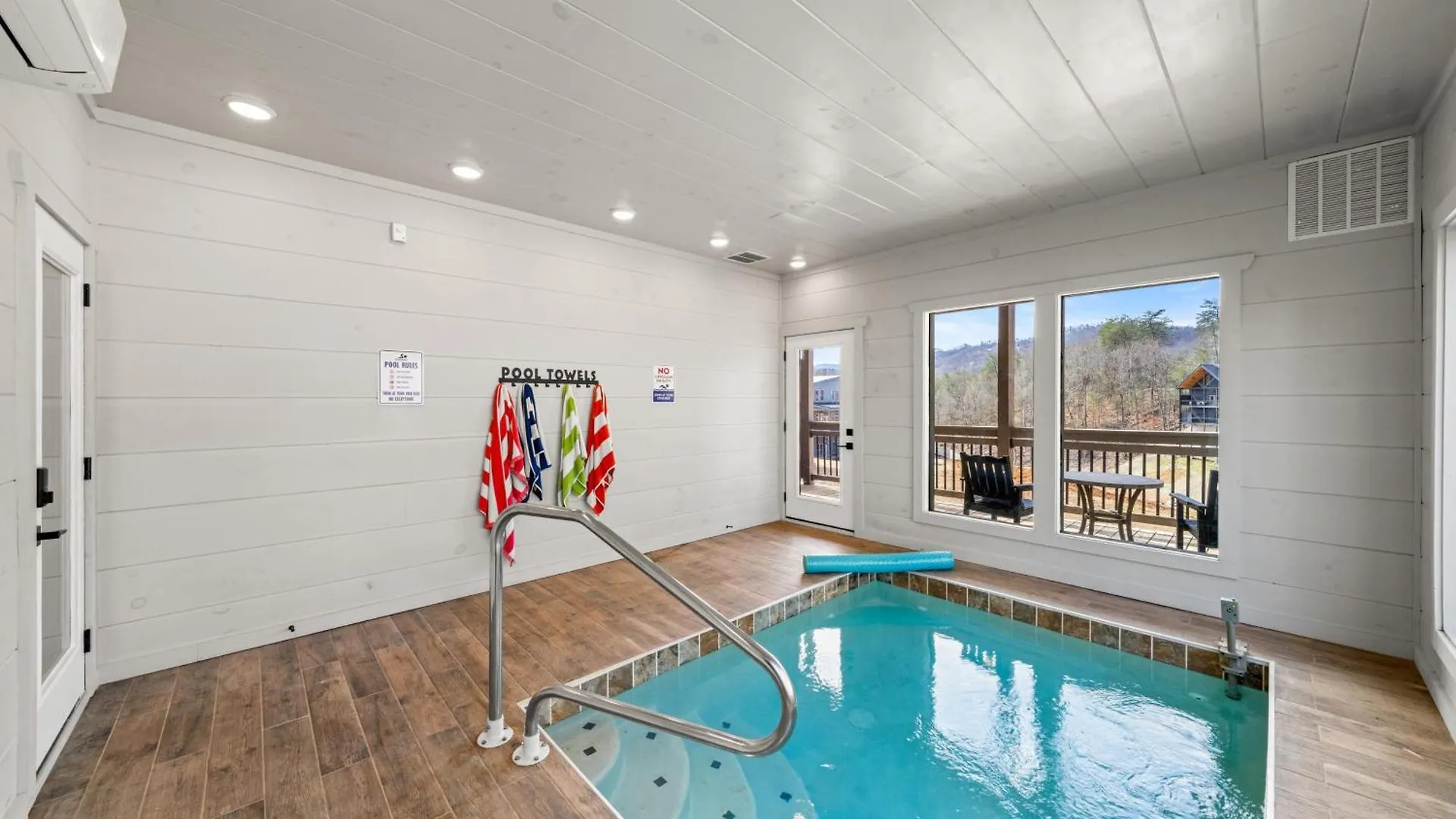 New - Heated Indoor Pool, Jacuzzi, Gameroom * Pigeon Forge