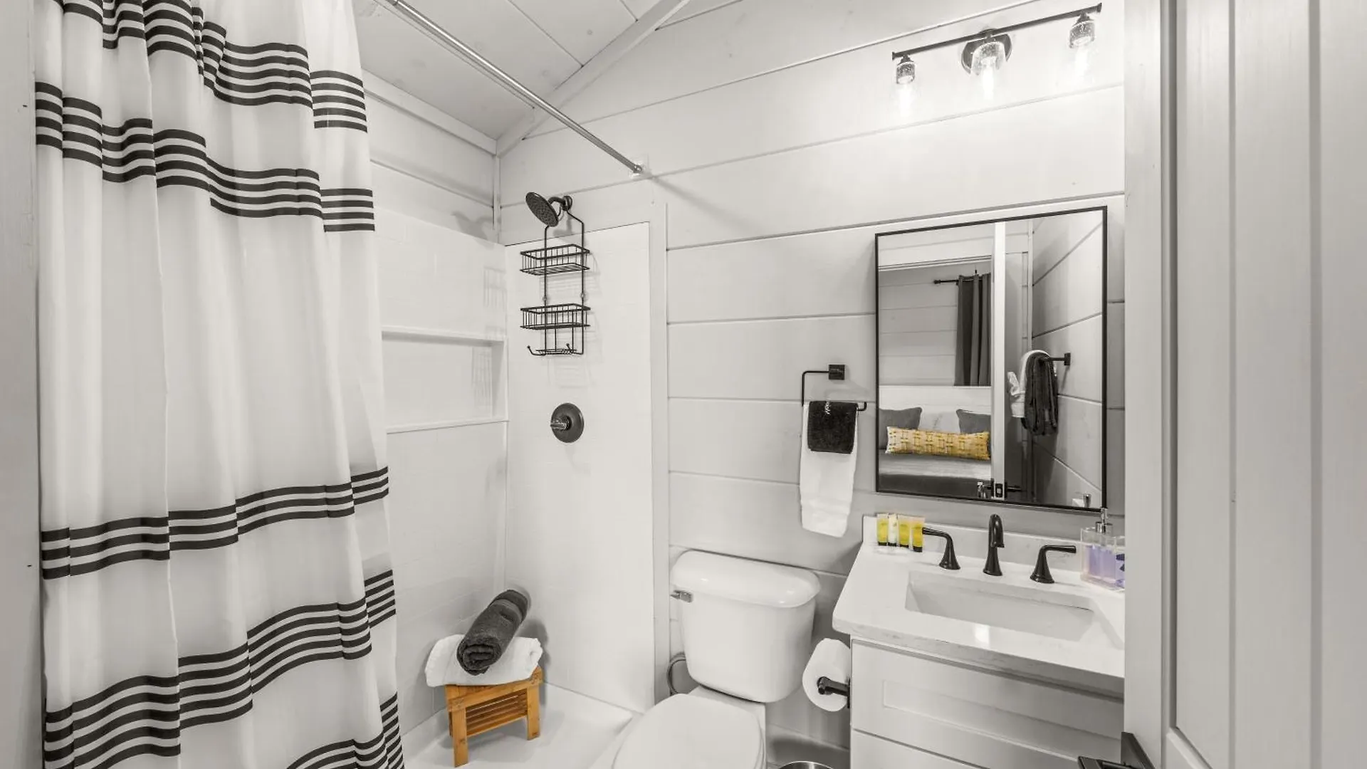Holiday home New - Heated Indoor Pool, Jacuzzi, Gameroom *