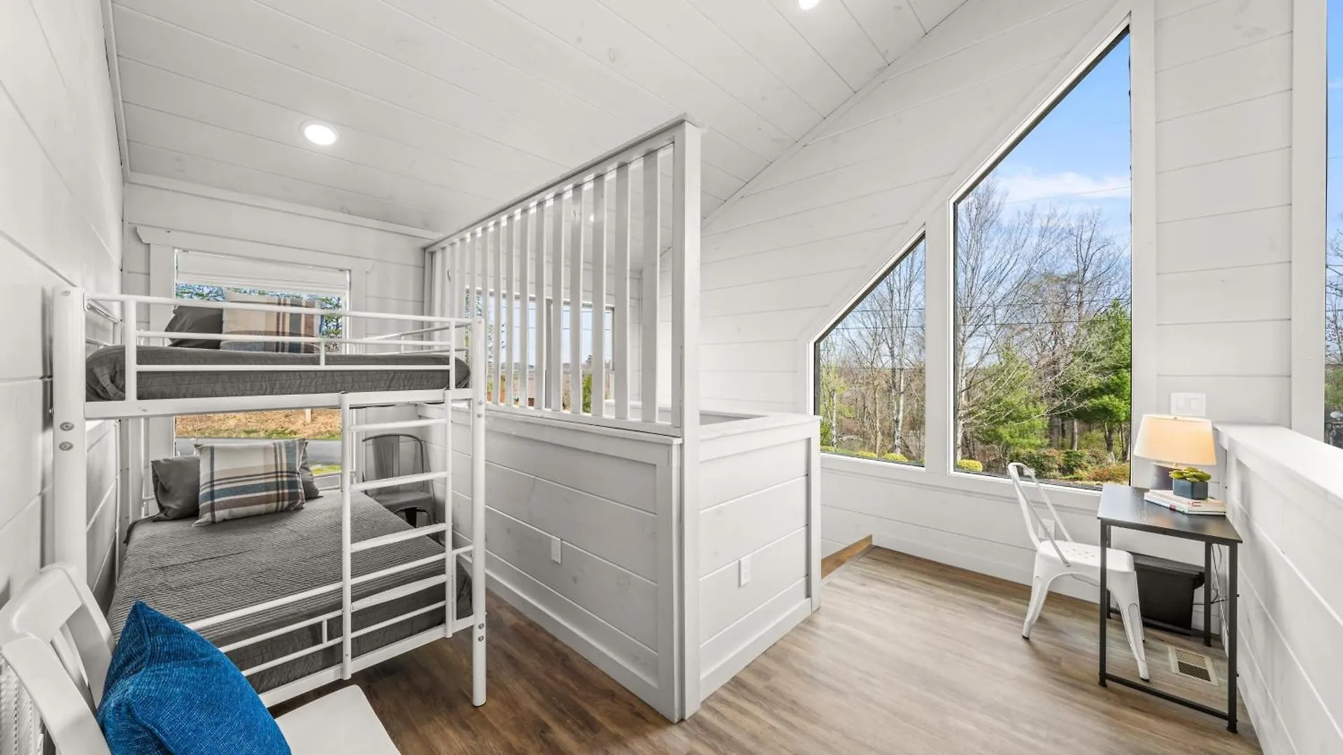 New - Heated Indoor Pool, Jacuzzi, Gameroom Pigeon Forge