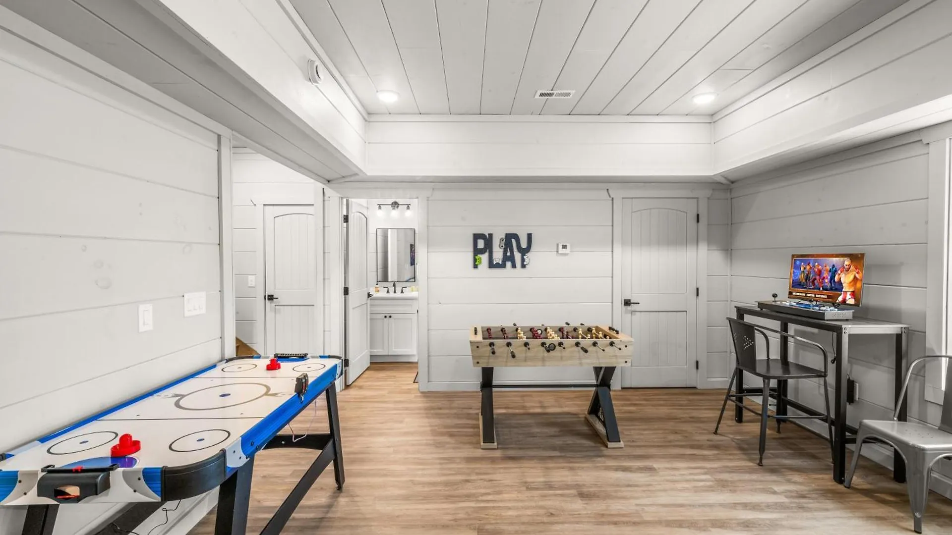 New - Heated Indoor Pool, Jacuzzi, Gameroom Holiday home Pigeon Forge