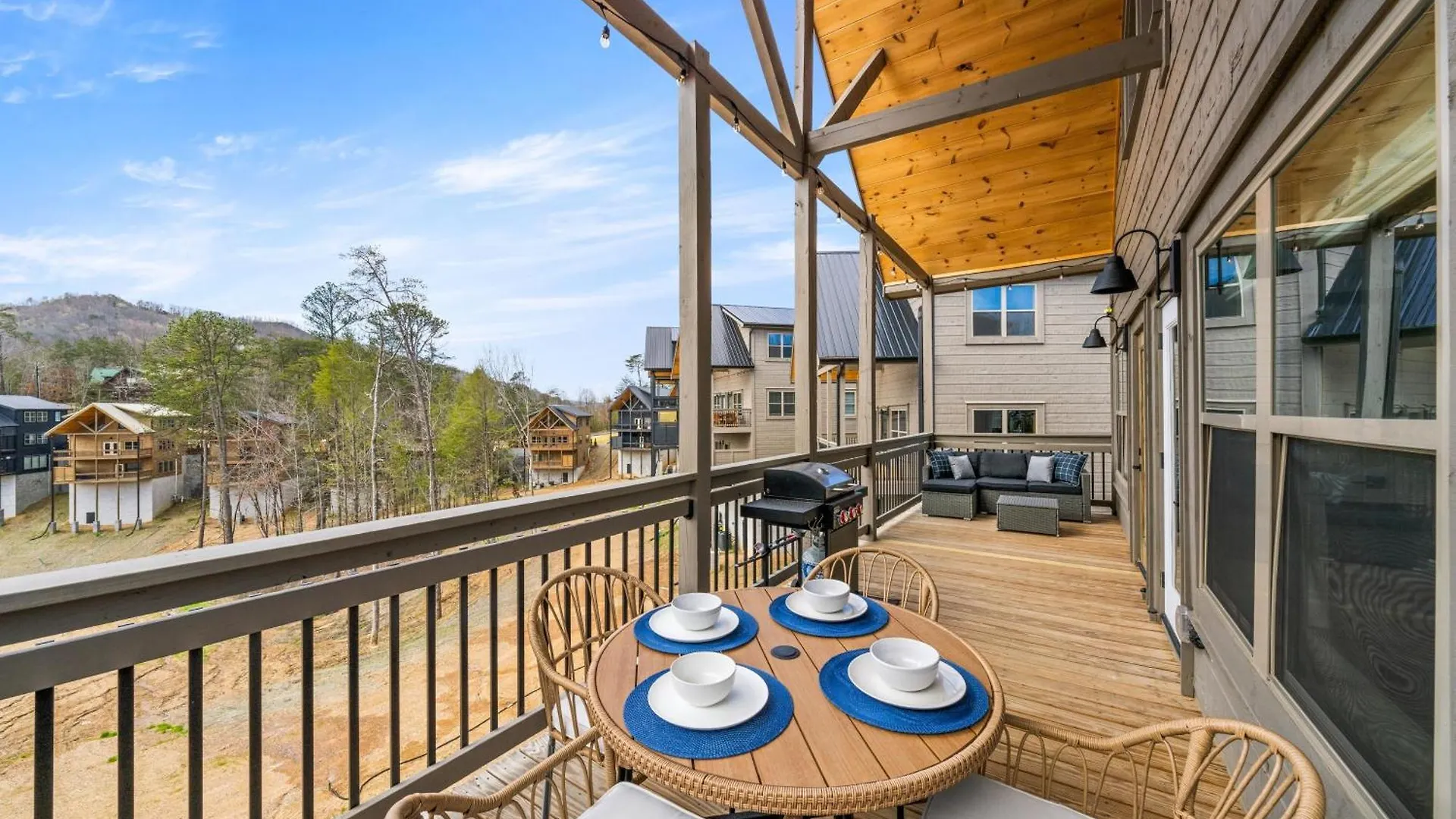 New - Heated Indoor Pool, Jacuzzi, Gameroom * Pigeon Forge