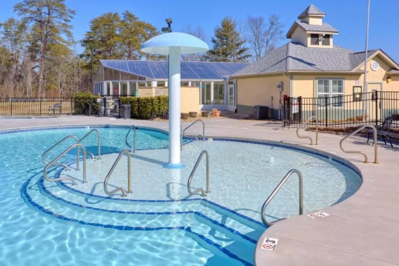 Luxury Condo, Sleeps 6, 3.2 Miles To Dollywood Pigeon Forge