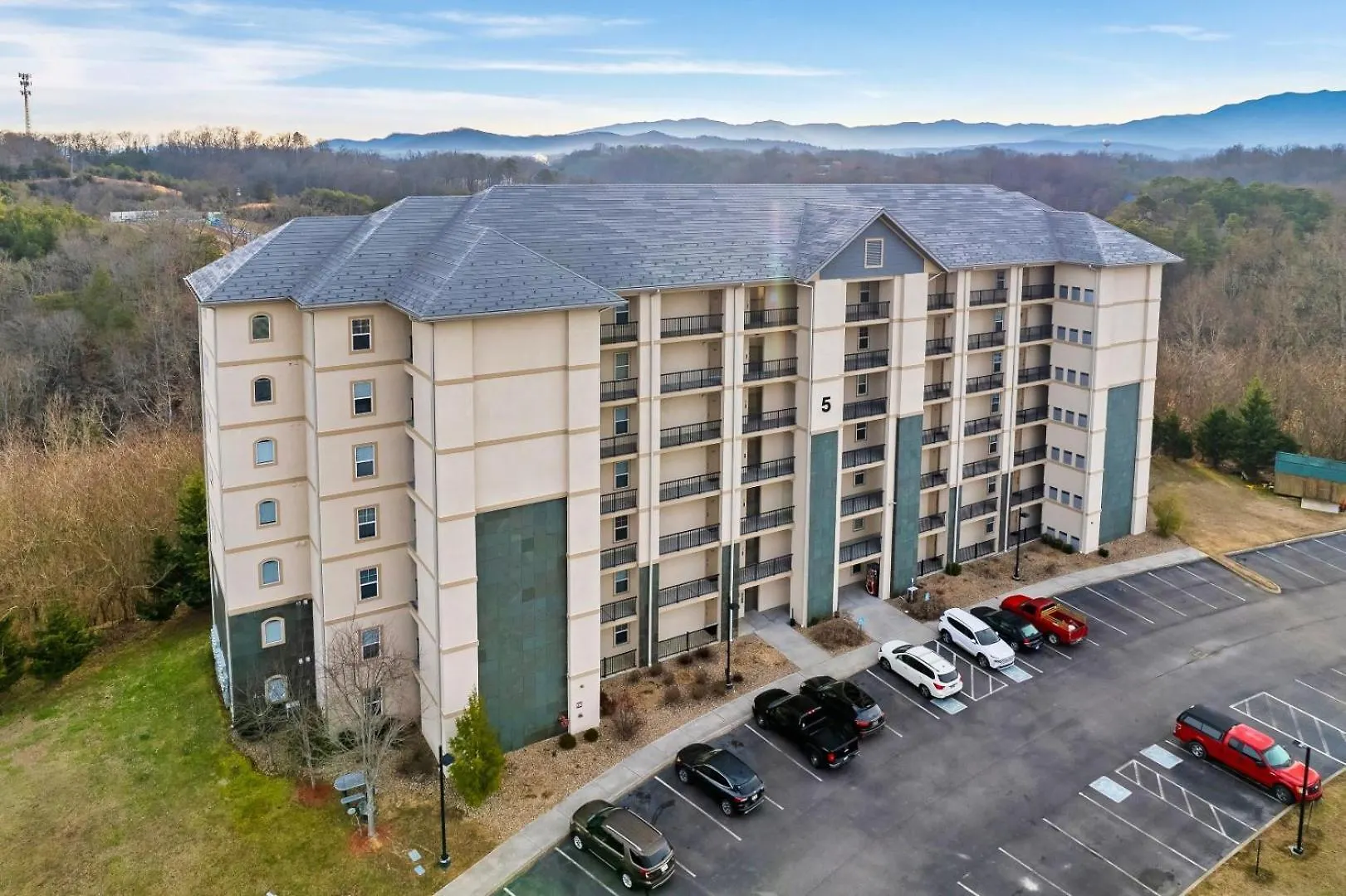 Luxury Condo, Sleeps 6, 3.2 Miles To Dollywood Apartment