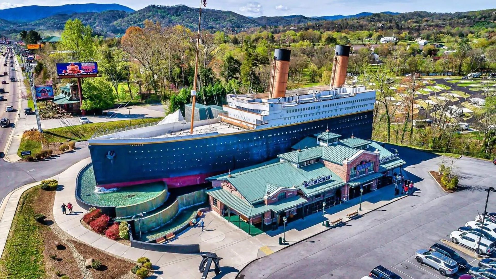 Steps From Pf 3br Escape Theater & Hot Tub * Pigeon Forge