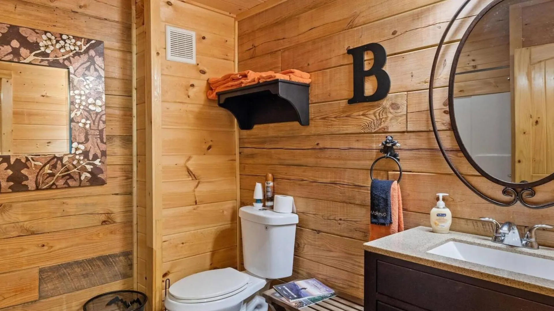 Steps From Pf 3br Escape Theater & Hot Tub *