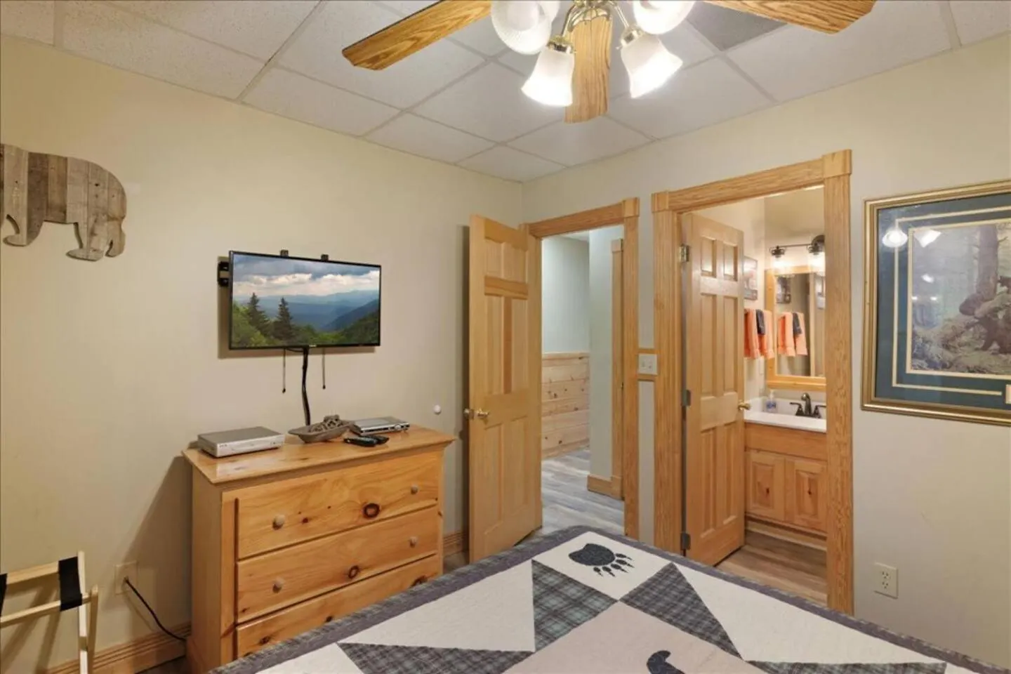 5Br Smoky Cabin Hot Tub, Games, 1 Mi To Parkway Holiday home Pigeon Forge