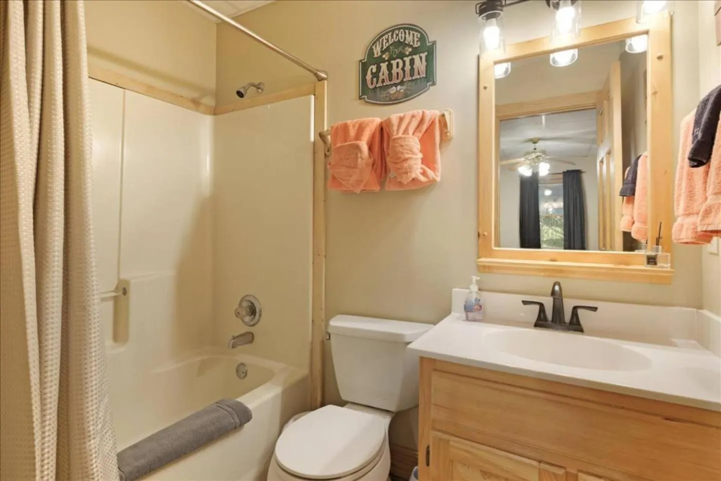 5Br Smoky Cabin Hot Tub, Games, 1 Mi To Parkway
