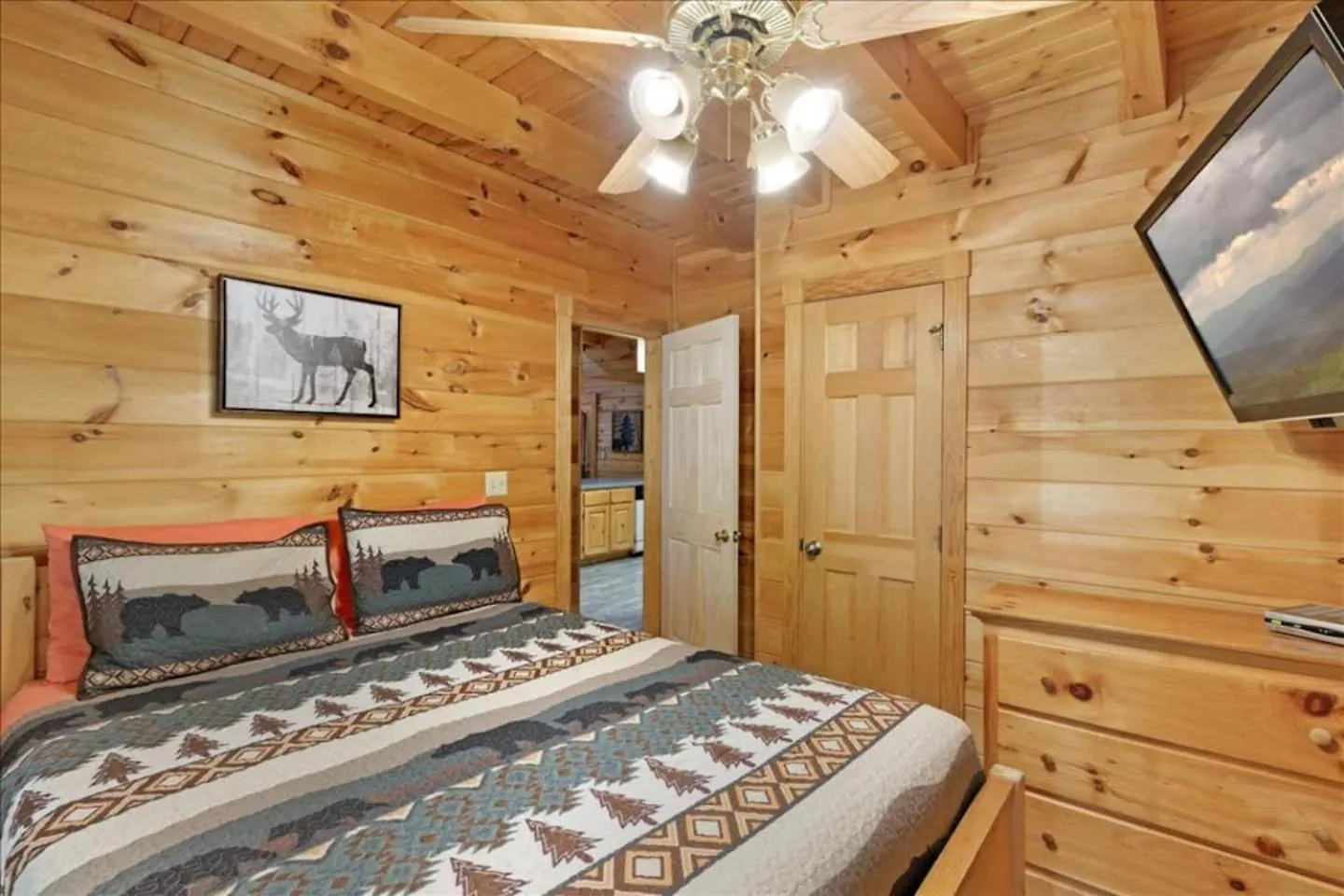 Holiday home 5Br Smoky Cabin Hot Tub, Games, 1 Mi To Parkway