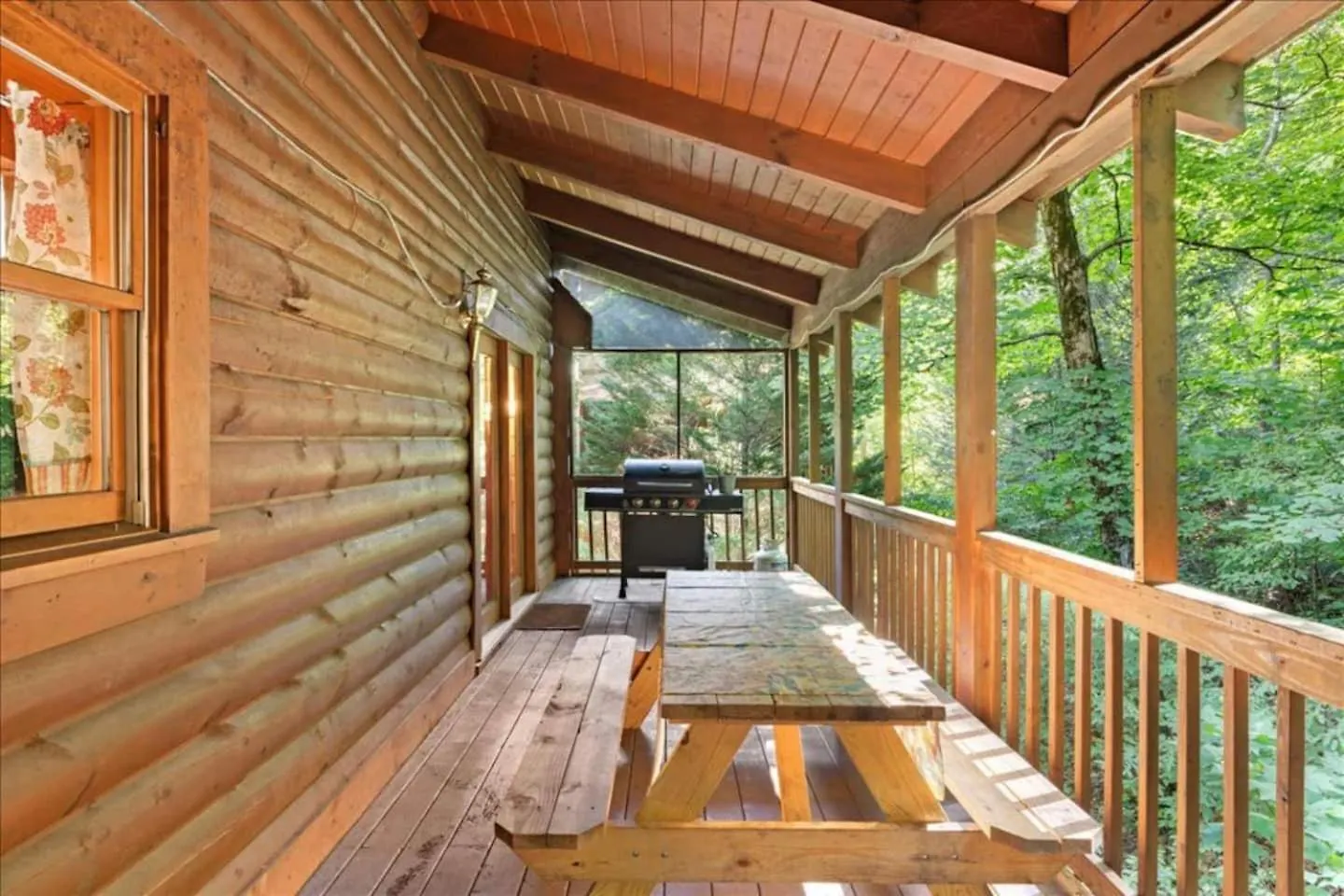 Holiday home 5Br Smoky Cabin Hot Tub, Games, 1 Mi To Parkway
