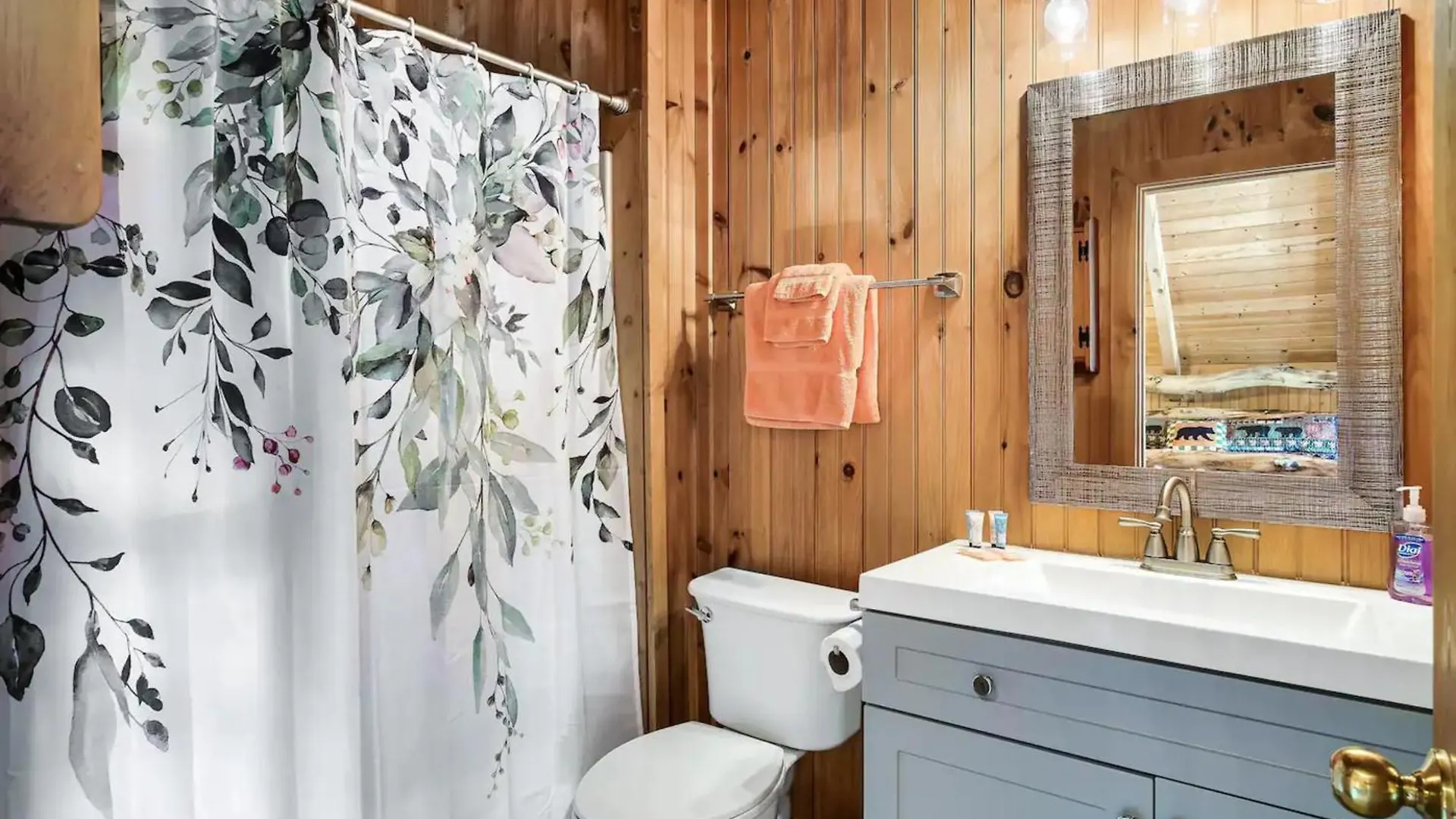 Holiday home Views 1br15bath Pet-friendly With Hot Tub & Bbq *