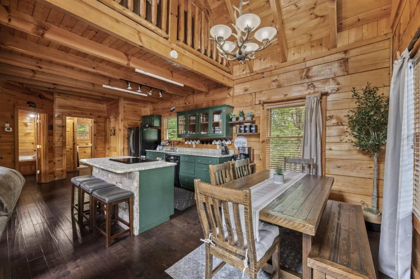 Near Dollywood With Pool Table-hot Tub-fire Pit-game Room-swimming Pool