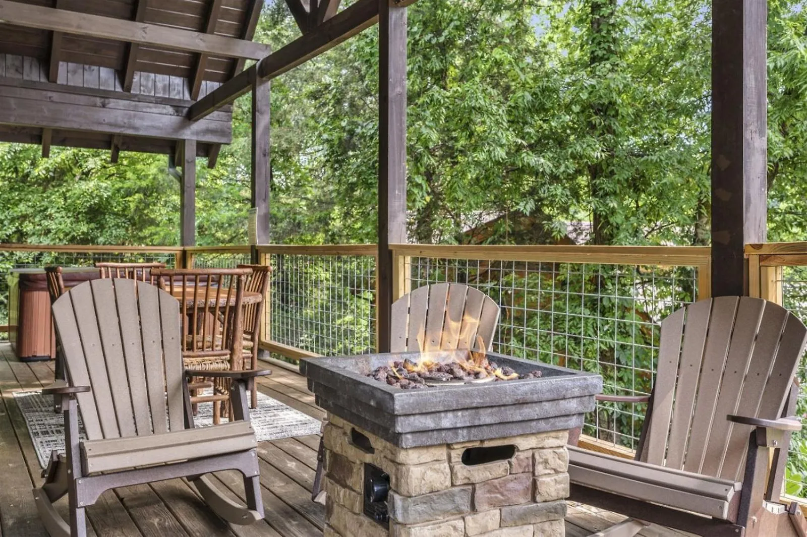 Near Dollywood With Pool Table-hot Tub-fire Pit-game Room-swimming Pool Holiday home