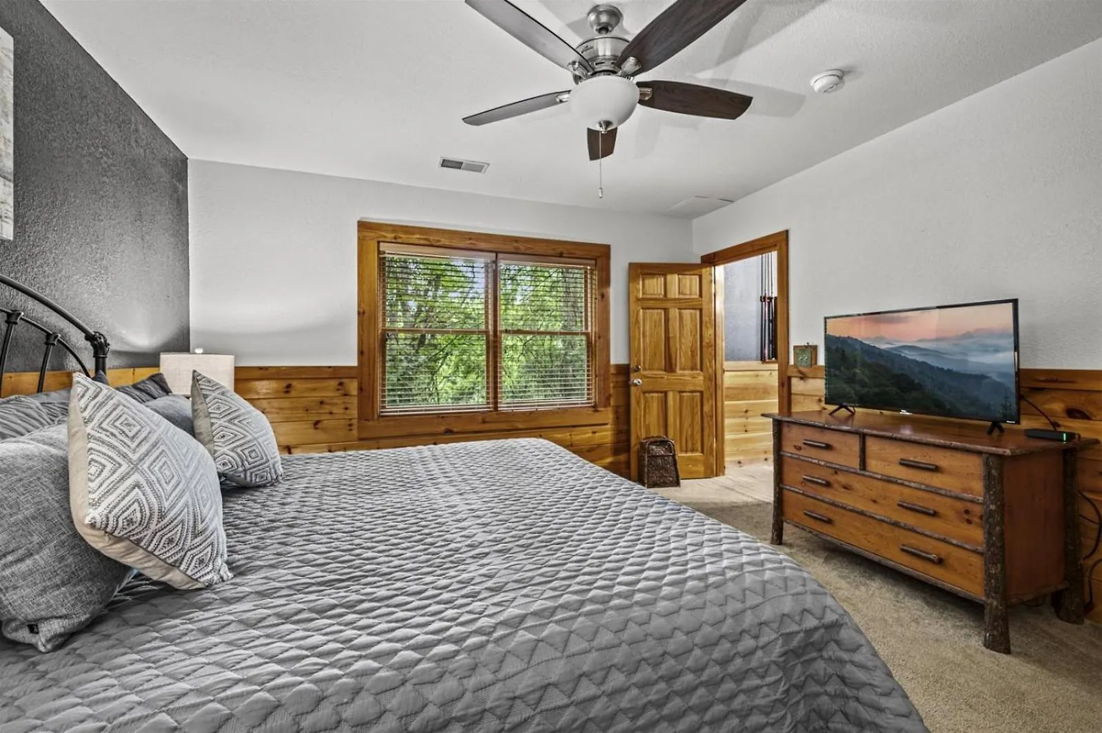 Near Dollywood With Pool Table-hot Tub-fire Pit-game Room-swimming Pool *