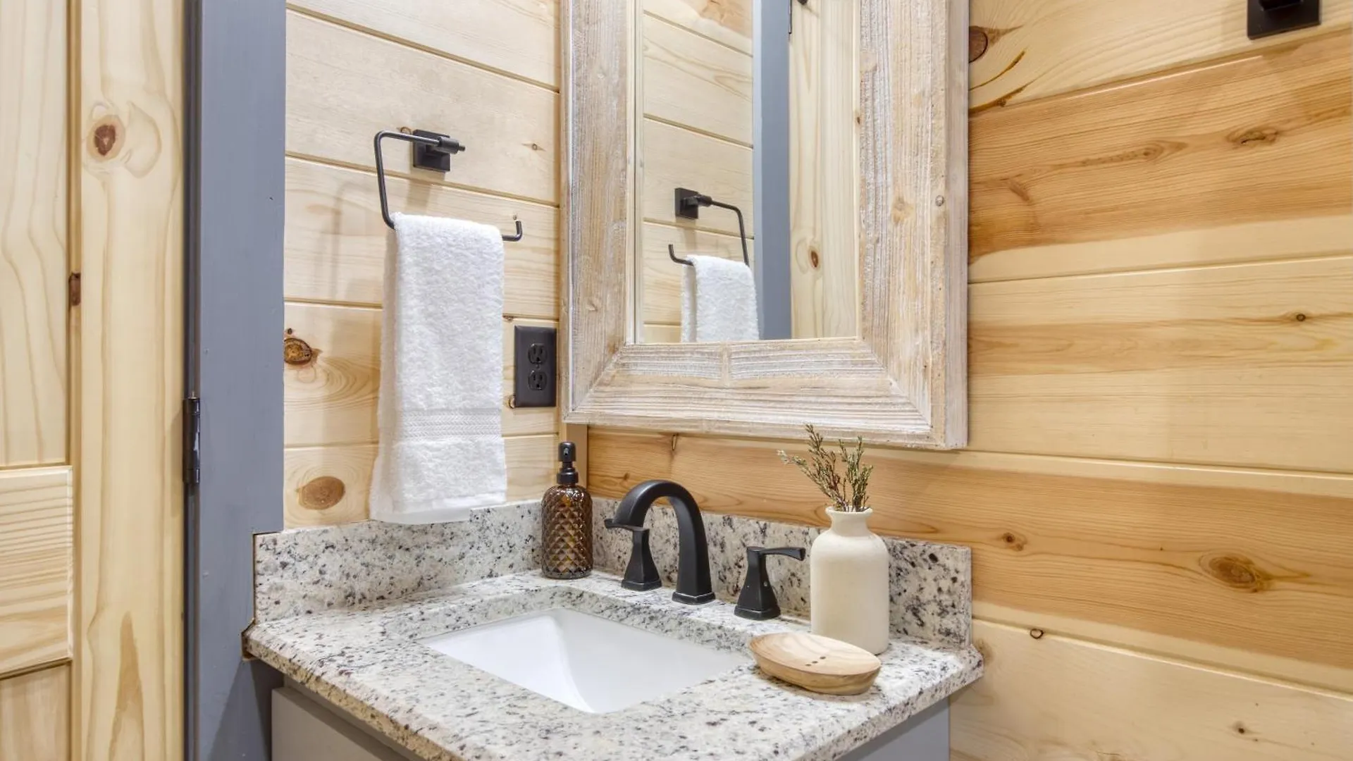 Pink Pines Avantstay Luxury Aesthetic Dream Indoor Pool Hot Tub Pigeon Forge