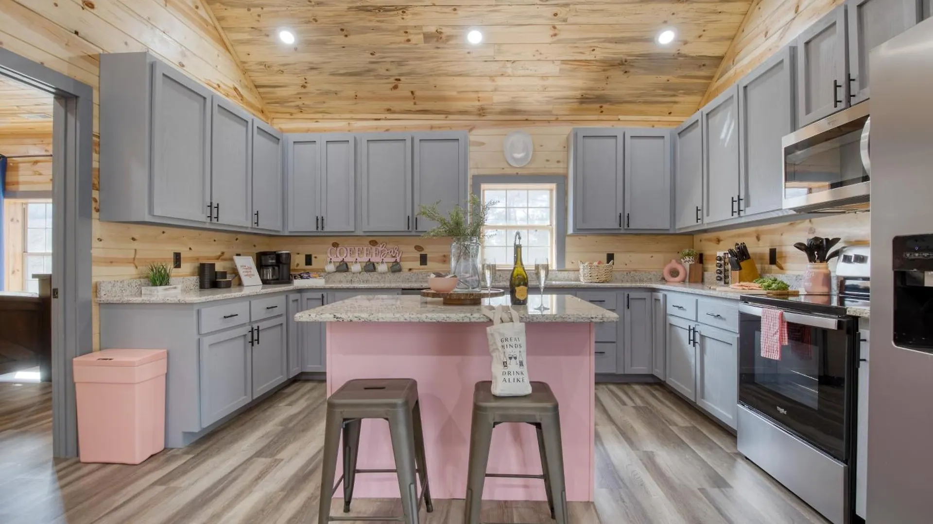 Pink Pines Avantstay Luxury Aesthetic Dream Indoor Pool Hot Tub Holiday home *