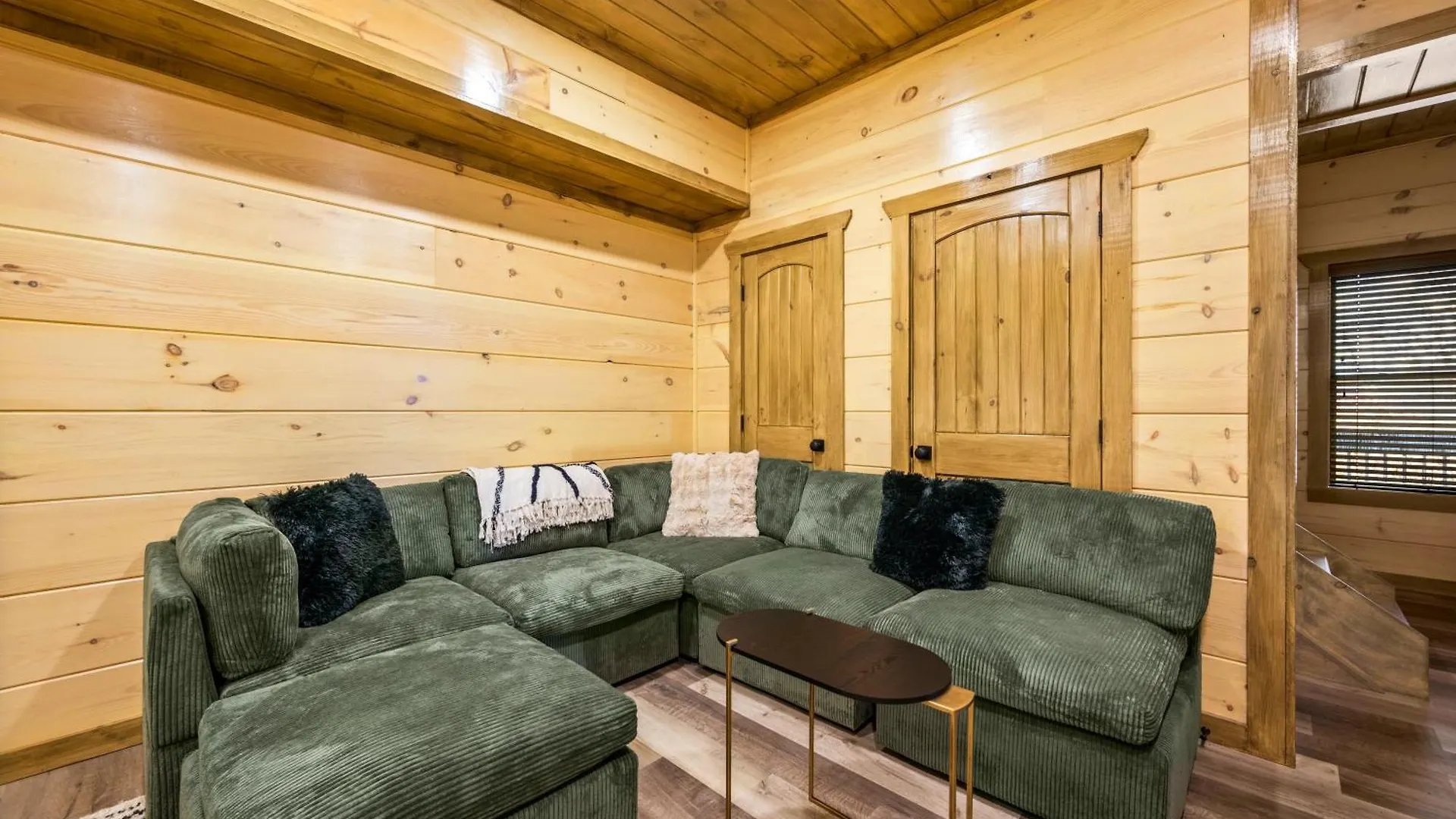 Smokiesboutiquecabins Would To Host At Our New Cabin! 3 King Suites, Indoor Pool, Game Room, Lounge With 75