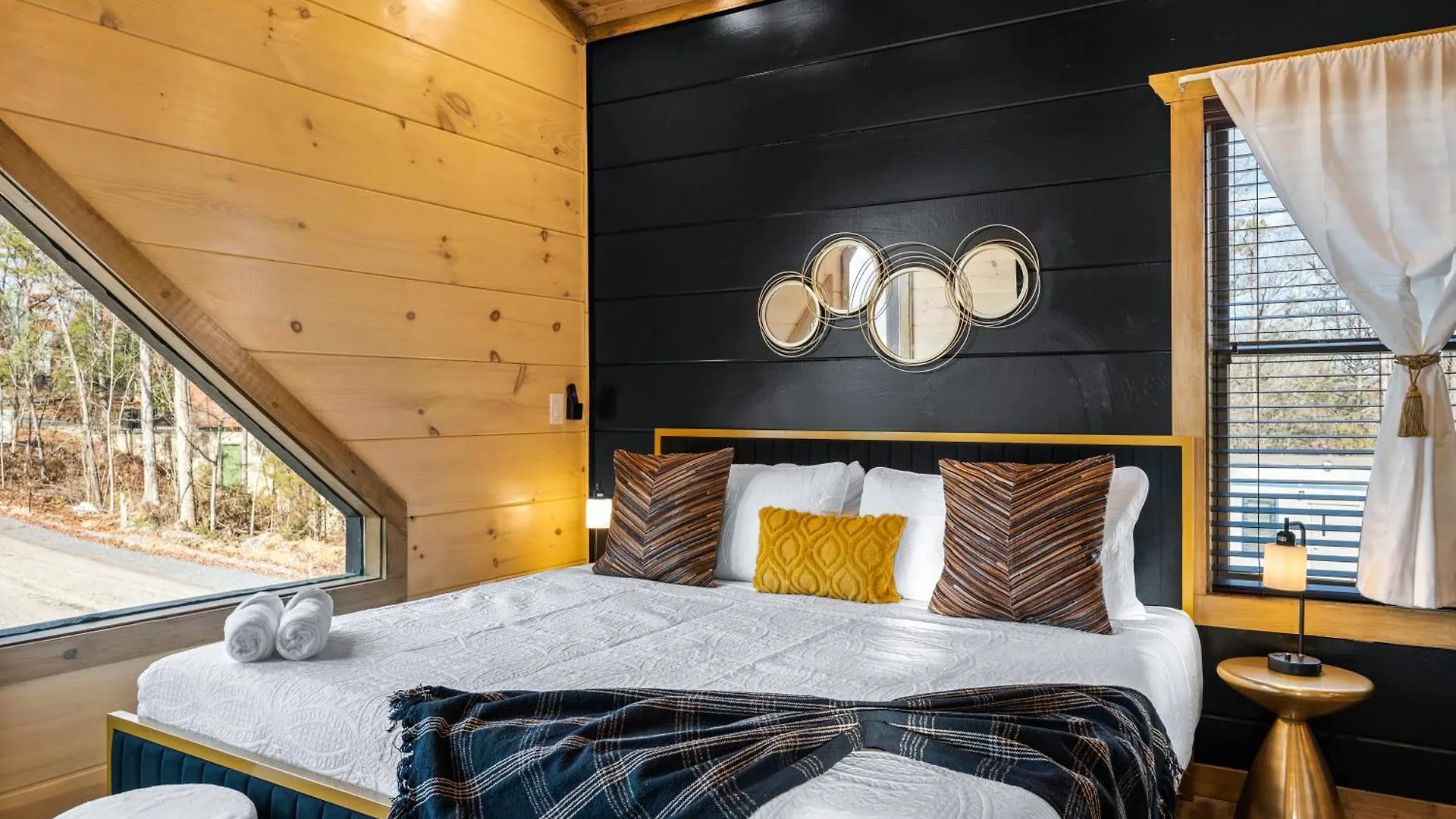 Smokiesboutiquecabins Would To Host At Our New Cabin! 3 King Suites, Indoor Pool, Game Room, Lounge With 75