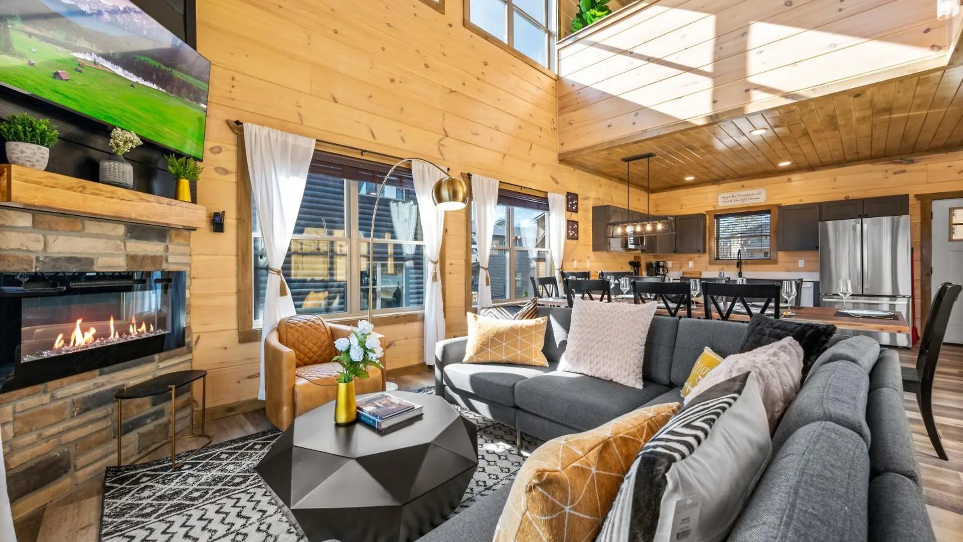Ferienhaus Smokiesboutiquecabins Would To Host At Our New Cabin! 3 King Suites, Indoor Pool, Game Room, Lounge With 75