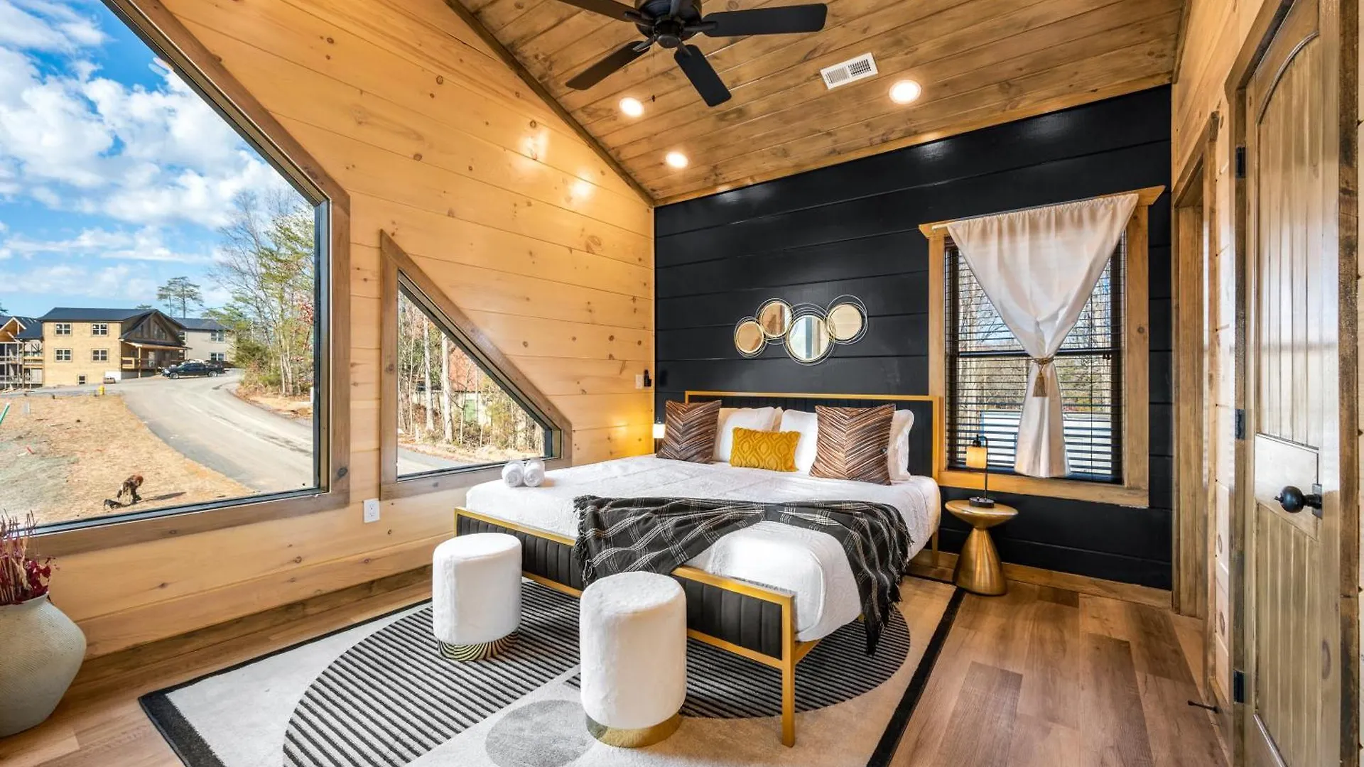 Holiday home Smokiesboutiquecabins Would To Host At Our New Cabin! 3 King Suites, Indoor Pool, Game Room, Lounge With 75