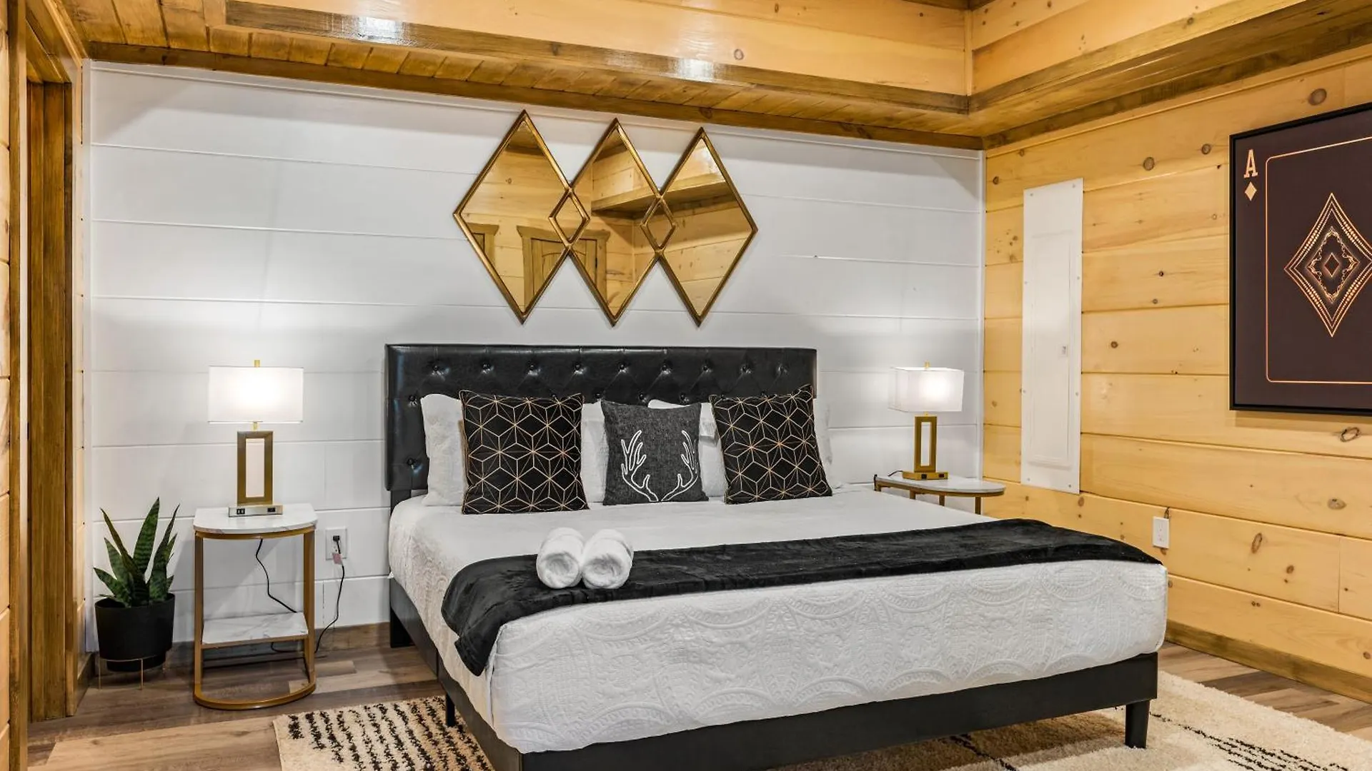 Ferienhaus Smokiesboutiquecabins Would To Host At Our New Cabin! 3 King Suites, Indoor Pool, Game Room, Lounge With 75