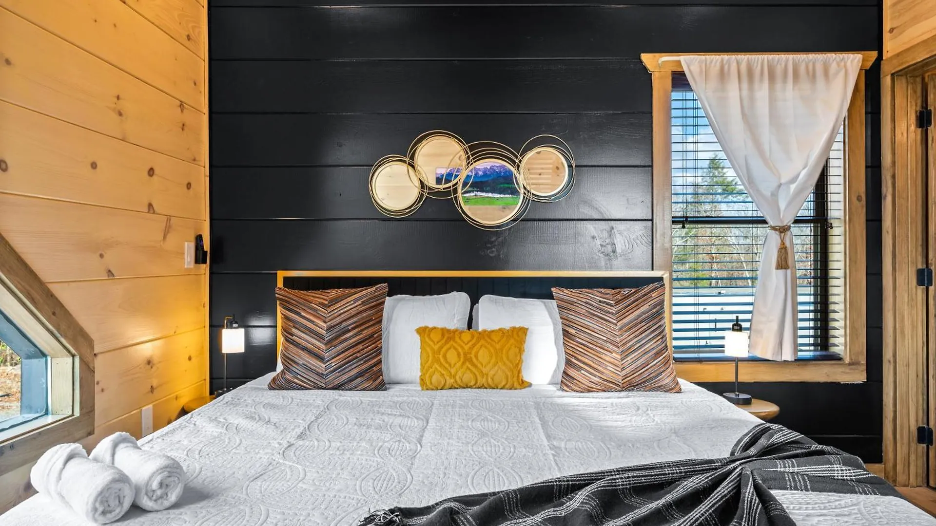 Holiday home Smokiesboutiquecabins Would To Host At Our New Cabin! 3 King Suites, Indoor Pool, Game Room, Lounge With 75