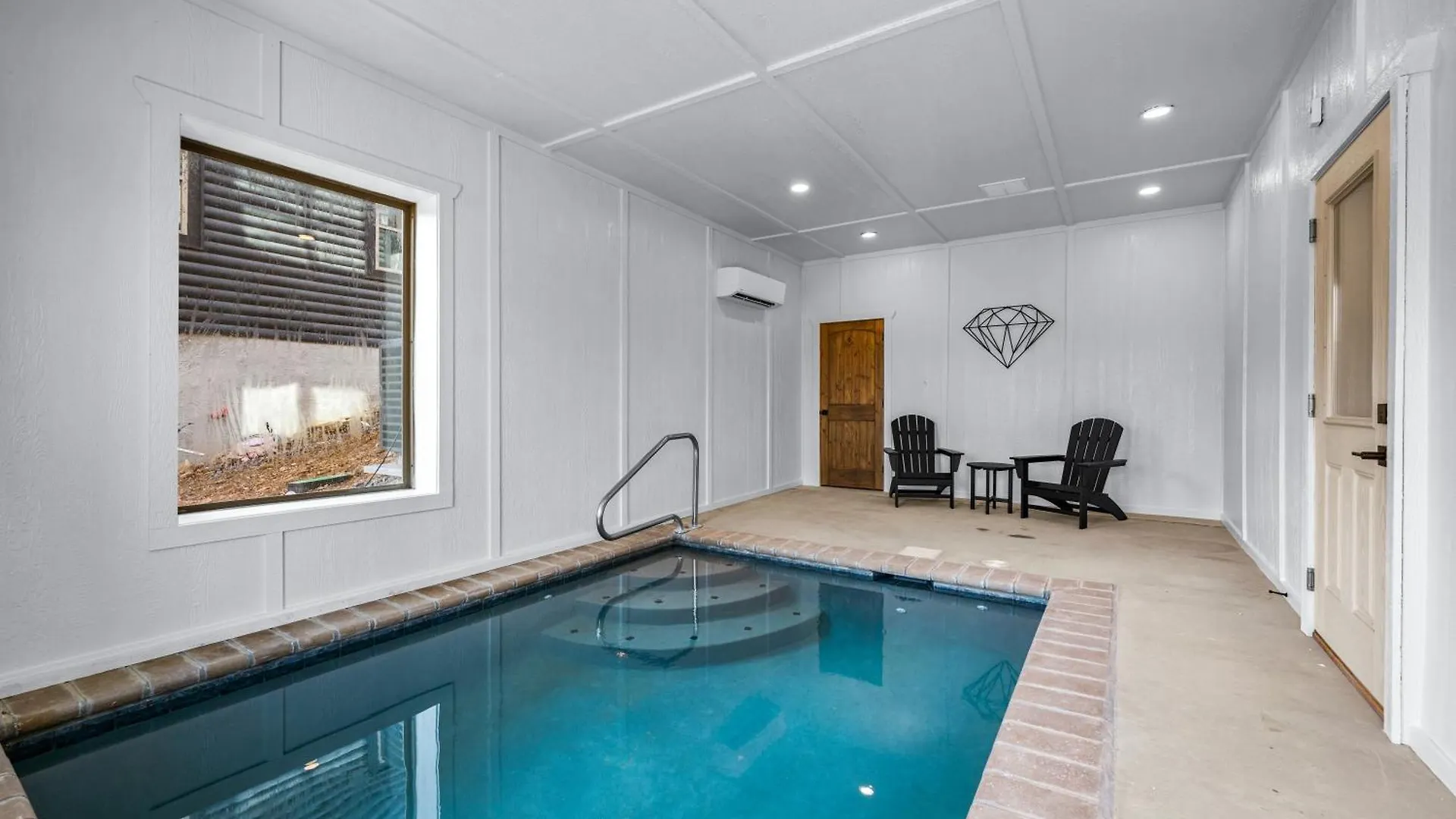 Smokiesboutiquecabins Would To Host At Our New Cabin! 3 King Suites, Indoor Pool, Game Room, Lounge With 75