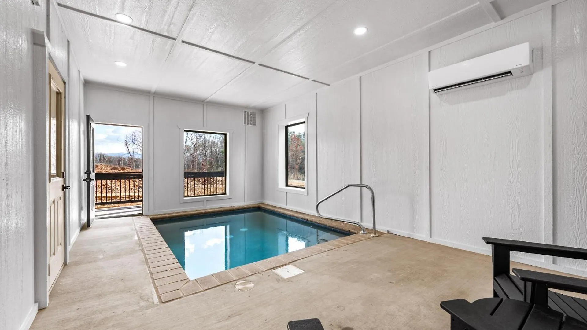 Ferienhaus Smokiesboutiquecabins Would To Host At Our New Cabin! 3 King Suites, Indoor Pool, Game Room, Lounge With 75