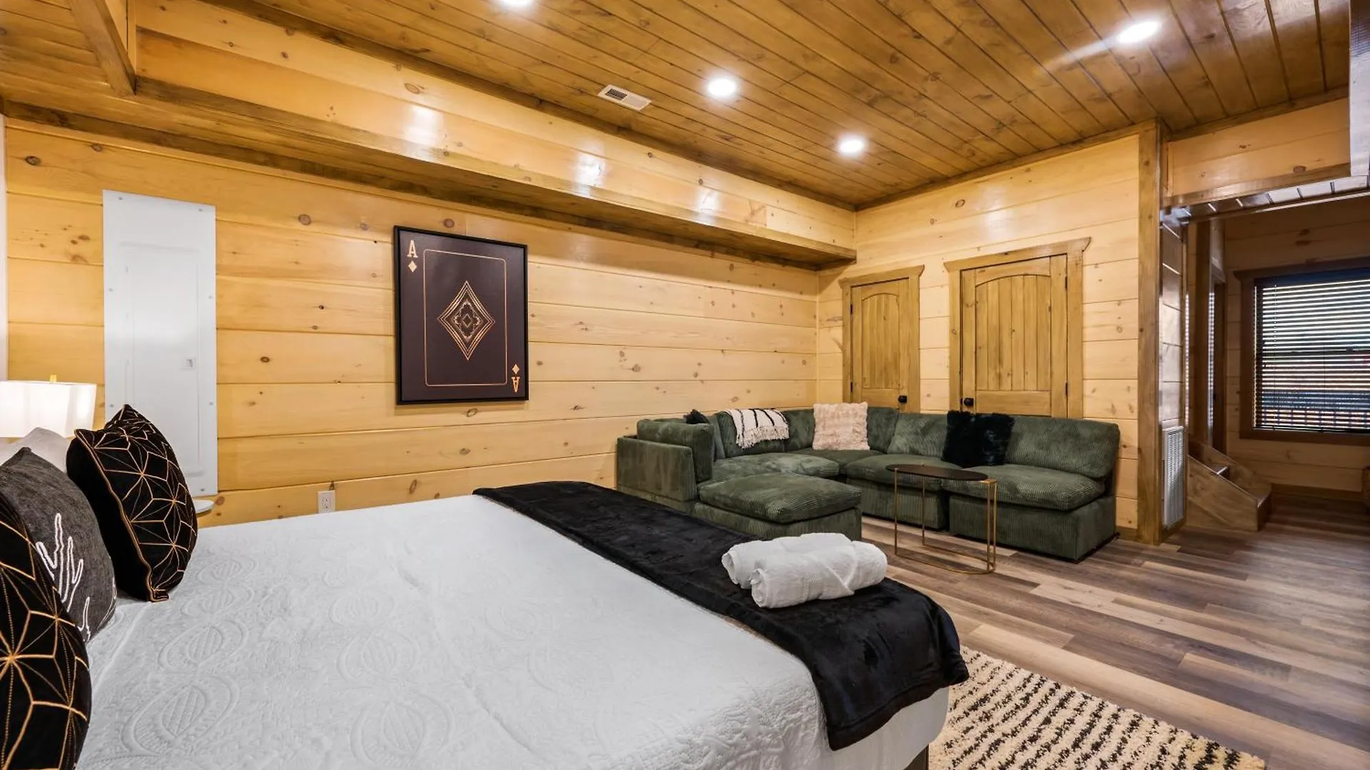 Holiday home Smokiesboutiquecabins Would To Host At Our New Cabin! 3 King Suites, Indoor Pool, Game Room, Lounge With 75