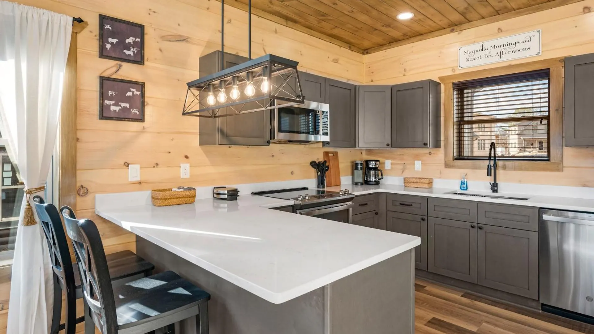 Holiday home Smokiesboutiquecabins Would To Host At Our New Cabin! 3 King Suites, Indoor Pool, Game Room, Lounge With 75