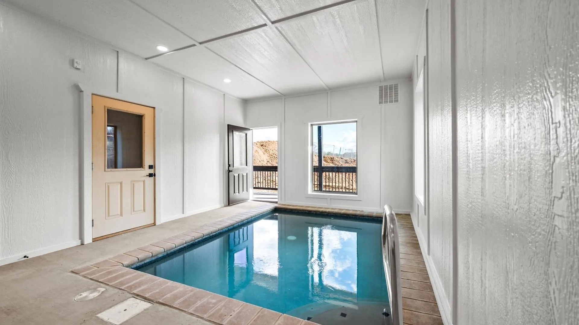 Smokiesboutiquecabins Would To Host At Our New Cabin! 3 King Suites, Indoor Pool, Game Room, Lounge With 75