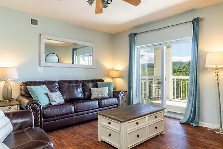Holiday home Dolly's Hideout - Newly Renovated, Less Than 1 Mi To Parkway